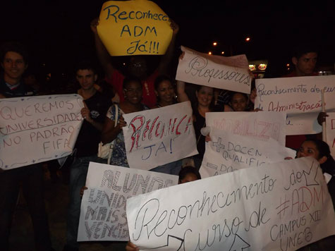 Uneb: Estudantes de Administração paralisam atividades em Guanambi