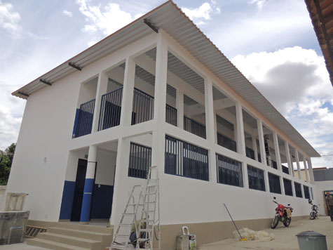 Brumado: Secretário de Infraestrutura visita obra na Escola Zilda Neves