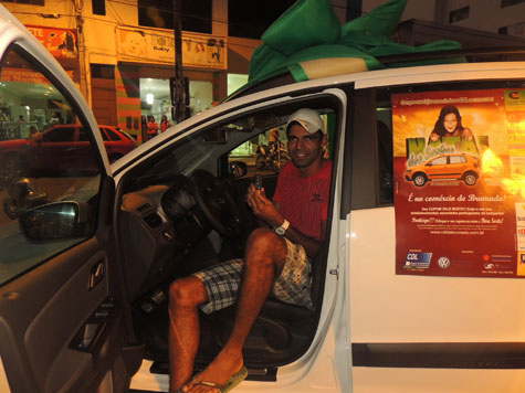 Brumado: Ex-motoboy ganha carro na campanha da CDL