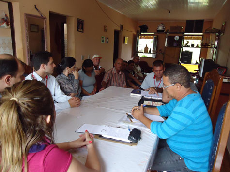 Reunião entre representantes da Magnesita e Associação da Comunidade do Campo Seco I é realizada