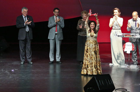 Caculeense Rosa Maria recebe prêmio ao lado de ícones da cultura brasileira