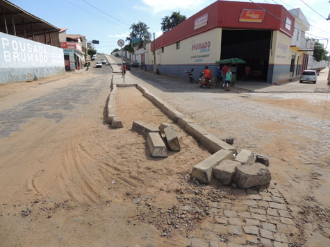 Brumado: Motociclista denuncia prefeitura após acidente na rótula da Centenário