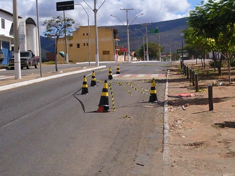 Brumado: Obras na Avenida Lindolfo de Brito paralisadas e cones roubados