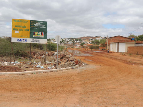 Brumado: Obra na Rua Israel Dias continua parada