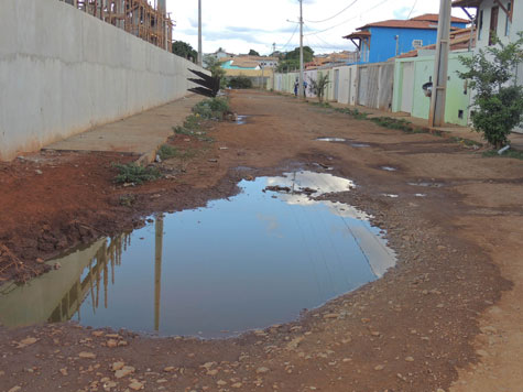 Brumado: Moradores reclamam de falta de infraestrutura na Rua Libânio da Silva Milhazes