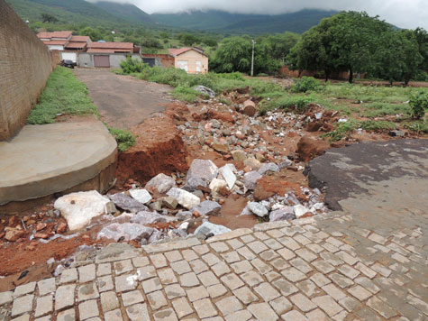 Brumado: Ruas sem estrutura ficam destruídas com a passagem da chuva