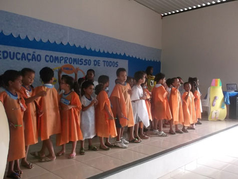 Brumado: Alunos da Escola Oscarlina recebem kit escovação