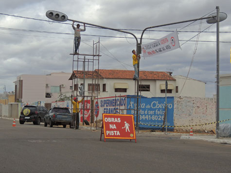 Brumado: Novos semáforos são instalados na Avenida Otávio Mangabeira