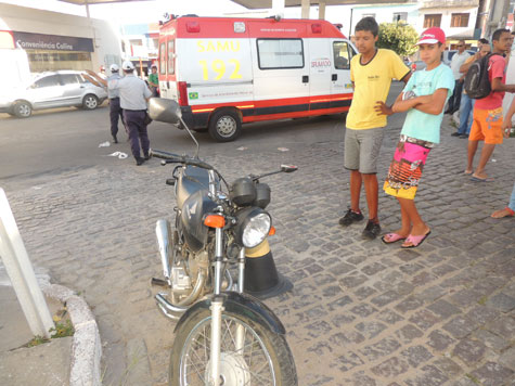 Brumado: Funcionário da prefeitura atropela motociclista e foge