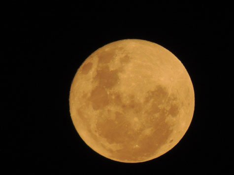 Superlua embelezou o céu brumadense