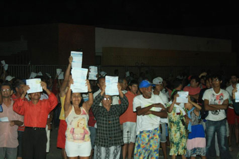 Tanhaçu: Moradores fazem protesto por conta da falta de água no município