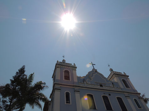 Sol forte e baixa umidade deixam o tempo seco em Brumado