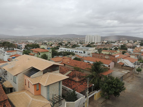 Tempo nublado e sensação de frio marcam a quinta-feira (04) em Brumado