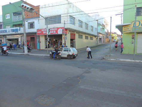 Brumado: Defeito no semáforo deixa motoristas confusos na Avenida Centenário