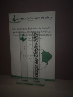 Brumado: Vereador é premiado com o Troféu Destaque Eleições 2012