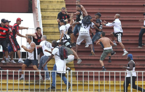 Atlético-PR goleia e Vasco é rebaixado para a série B