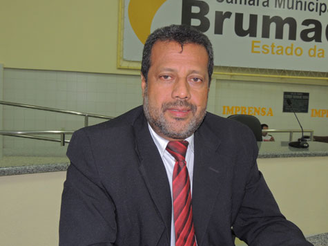 Édio Pereira deseja uma vida melhor aos brumadenses e muito trabalho em 2014