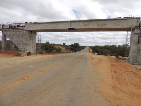 Fiol: Viaduto na BA-148 com obras bem avançadas