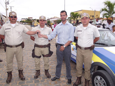 Bom Jesus da Serra: PM recebe viatura da prefeitura depois de ficar um ano sem veículo oficial