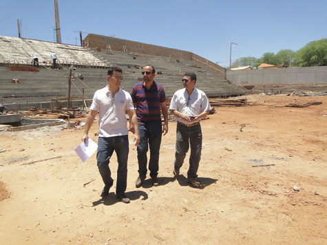Brumado: Obra no Estádio dos Prazeres deve ser concluída em junho de 2014