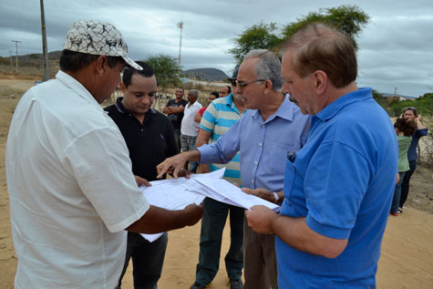 Tanhaçu: Prefeito anuncia construção de um Ginásio de Esportes no Bairro Branquinha