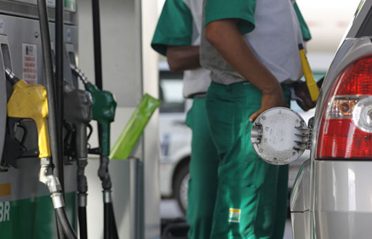 Aumento da gasolina começa a valer na segunda-feira; Bahia tem valor mais alto