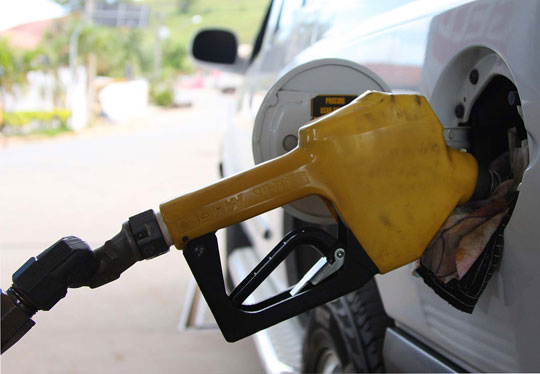 Alíquotas de PIS e Cofins sobre combustíveis sobem a partir de domingo