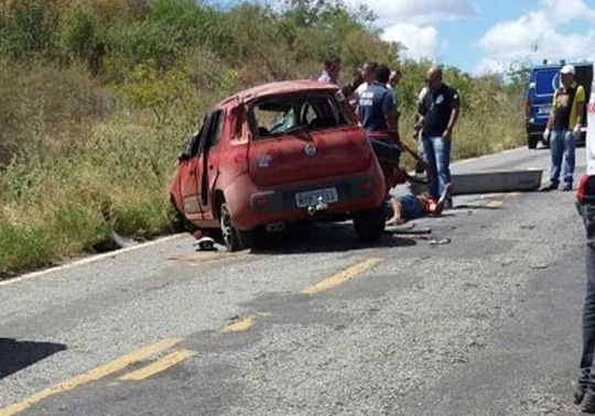 Duas pessoas morrem em acidente na BA-142 entre Anagé e Tanhaçu