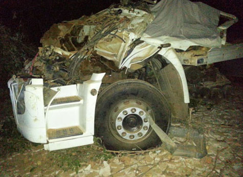 Ituaçu: Caminhoneiro morre preso às ferragens na BA-142