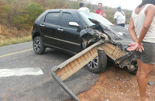 Tanhaçu: Motorista para no acostamento para lavar o rosto e morre atingido em colisão na BA-142