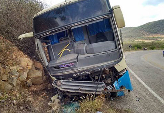 BA-148: Motociclista bate de frente com ônibus e morre na hora entre Rio de Contas e Jussiape