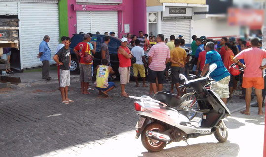 Brumado: Desgovernado, caminhão atinge veículos e motos na Ladeira do Cinema