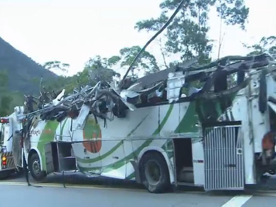 Acidente de ônibus com universitários mata 18 em São Paulo