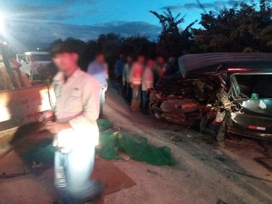 Motorista do transporte escolar morre após colisão entre van e retroescavadeira em Brumado