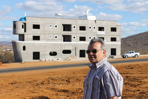 Técnico em engenharia constrói uma arca em Brumado