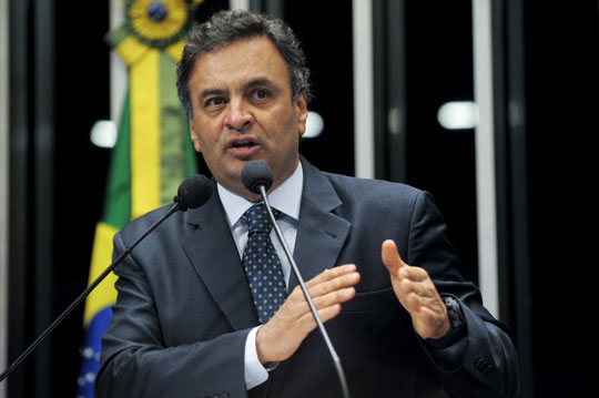 Aécio Neves critica veto ao reajuste do Bolsa Família