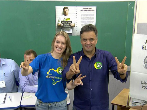 Aécio Neves vota em Belo Horizonte acompanhado da mulher