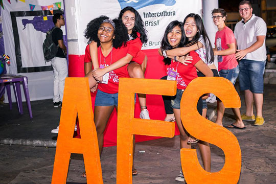 Grupo do AFS Intercâmbio Cultural Brasil apresenta base de apoio em Brumado