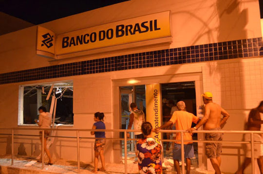 Bandidos explodem agência do Banco do Brasil em Jussiape