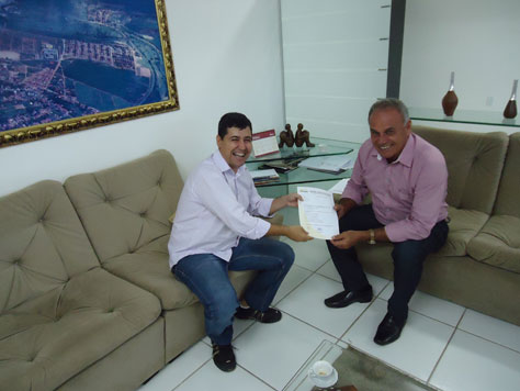 Brumado: Vereador Agno Meira entrega pauta de reivindicações ao prefeito Aguiberto Lima Dias