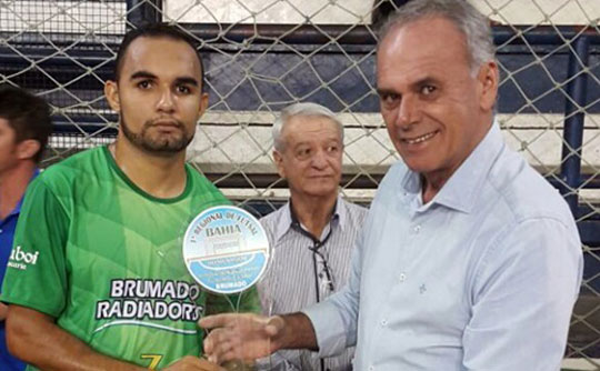 Brumado vence Campeonato Regional de Futsal e prefeito e secretário são homenageados
