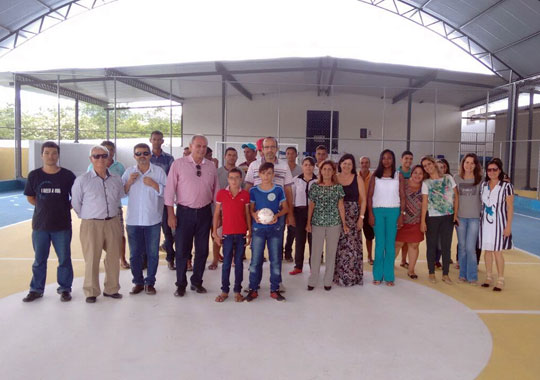 Quadra poliesportiva e ampliação da escola do Tamboril são inauguradas em Brumado