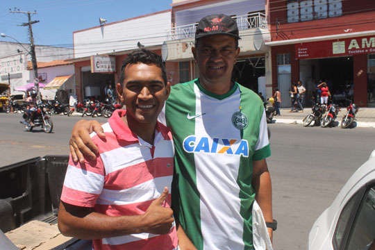 Campeão baiano de futsal pelo Vitória, brumadense visita terra natal e fala sobre projetos