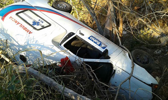 Ambulância de Jussiape tomba na Serra das Almas em Rio de Contas