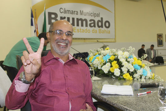 Anselmo Soares se emociona ao receber título de cidadão brumadense