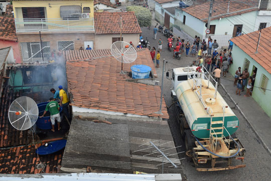 Homem põe fogo em Bíblia e provoca incêndio na casa da mãe em Brumado