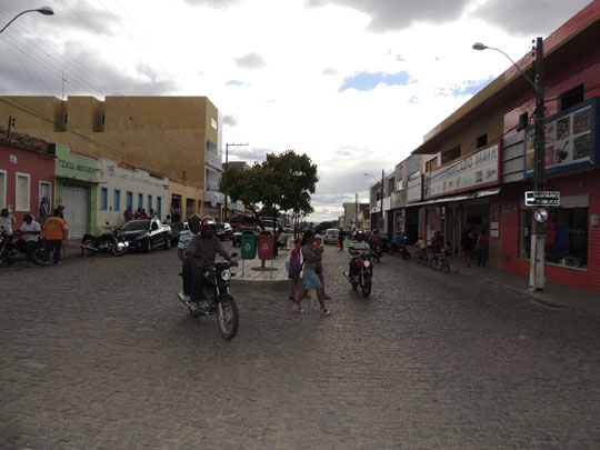 Aracatu: Lavradores sofrem com o longo período de estiagem