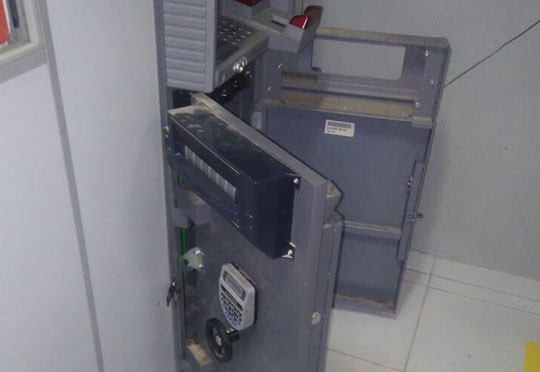 Aracatu: Bandidos arrombam caixa eletrônico do Bradesco