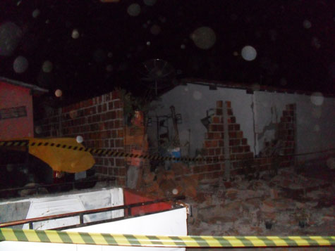 Aracatu: Três residências do Minha Casa, Minha Vida são atingidas por explosivos