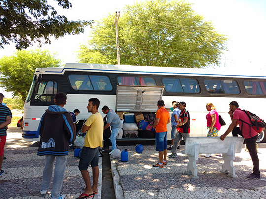 Em busca de oportunidade de emprego, moradores de Aracatu migram para a colheita do café